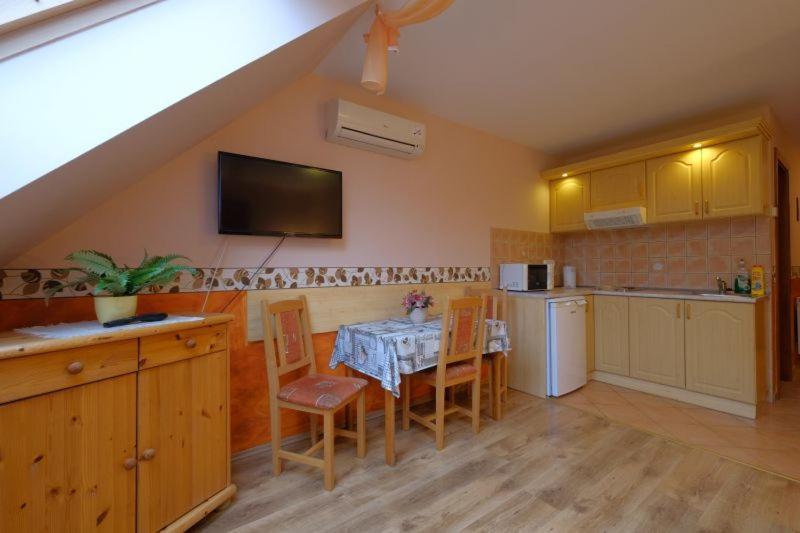 Sárvár Rozmann Family Panzio & Apartmanhaz מראה חיצוני תמונה