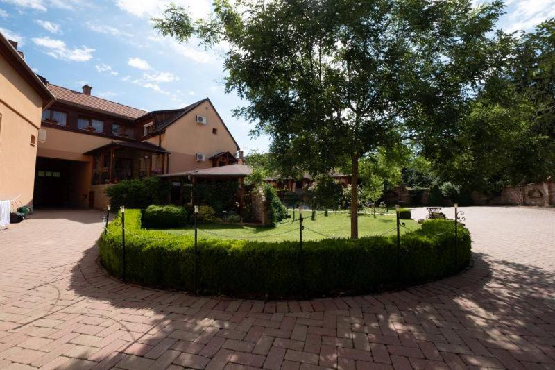 Sárvár Rozmann Family Panzio & Apartmanhaz מראה חיצוני תמונה